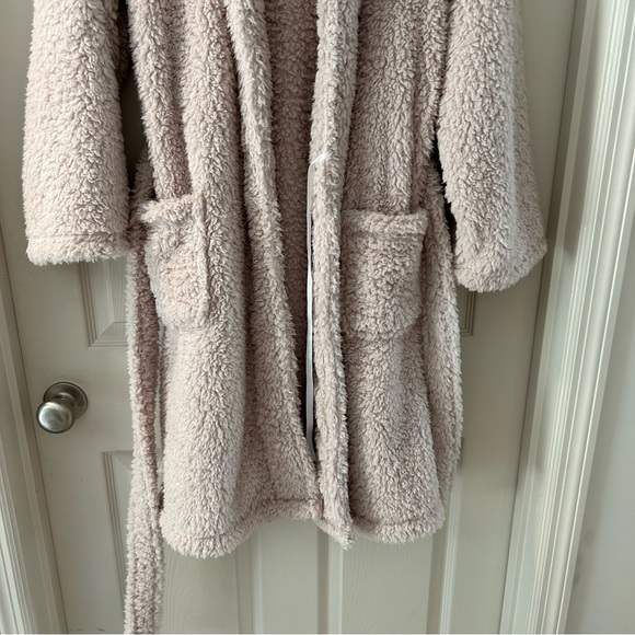 Pottery Barn Cream Fleece Robe - Picture 2 of 8